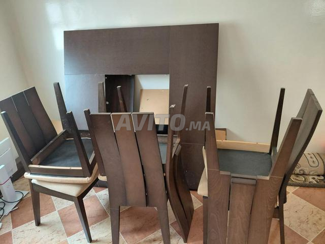 Vitrine et table à manger - 2