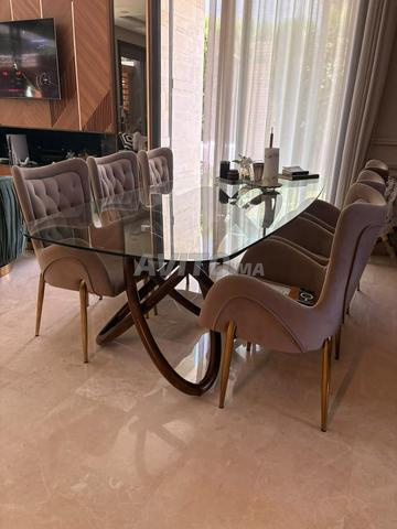 Salle à manger avec 8 chaises en bon état - 2