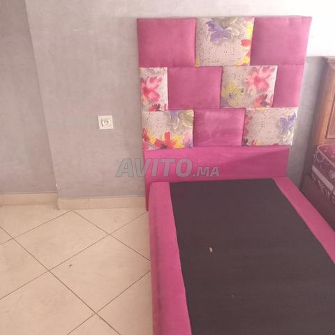 هيكل سرير وردي بدون مرتبة، مفروش - 2