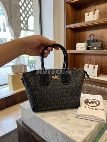 حقيبة مايكل كورس الأنيقة MK0690 - 2
