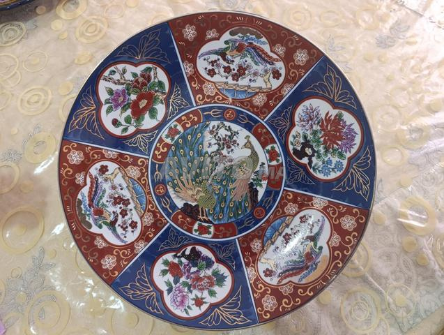 Plat paon rouge taille 40. Original