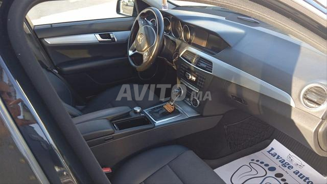 Mercedes-Benz 220 Diesel Automatique 2011 à Fès - 2
