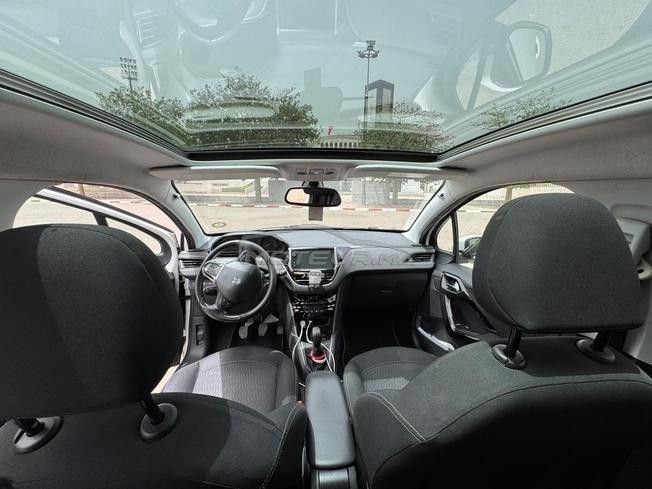 Peugeot 208 White edition 2019