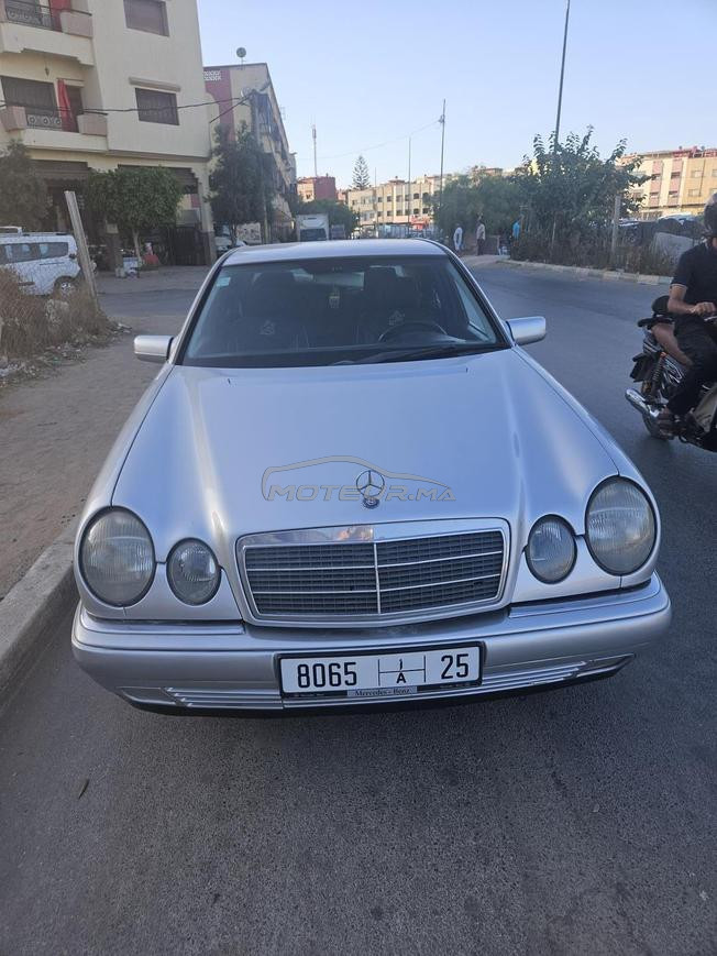 سيارة في حالة جيدة