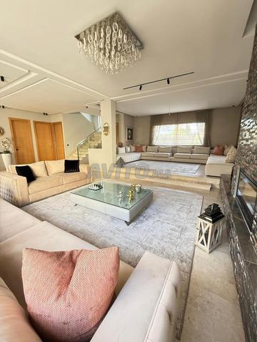 Villa contemporaine à vendre – 450 m² habitables