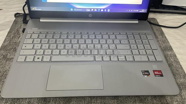 Hp 15s AMD Ryzen 7 570U 16 CPUs 8 Go 512 Go