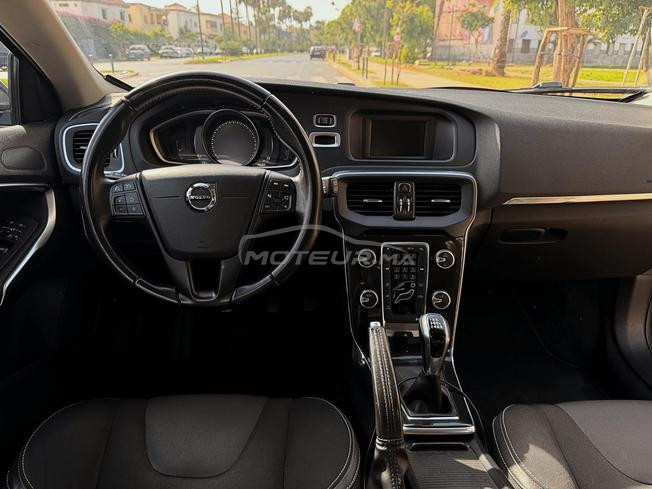 VOLVO V40 D2 MOMENTUM 2018 – 1ÈRE MAIN