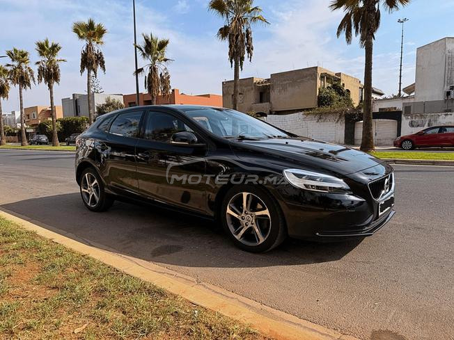 VOLVO V40 D2 MOMENTUM 2018 – 1ÈRE MAIN
