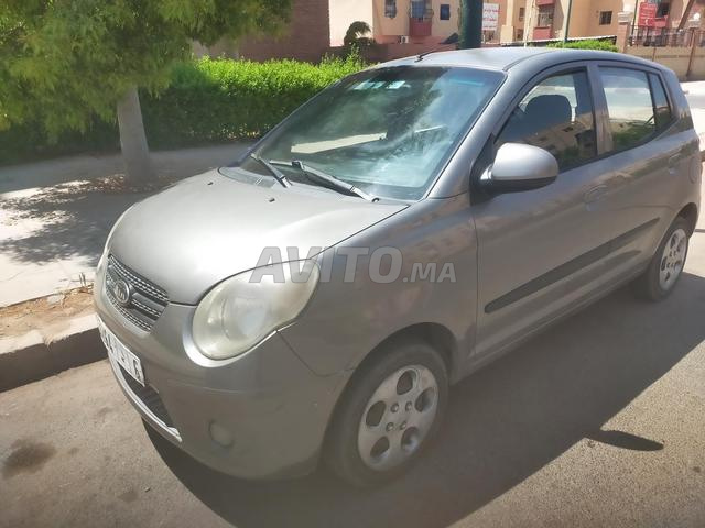 La voiture est propre, bienvenue à ceux qui la veulent - 2