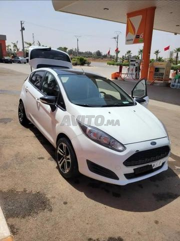 فورد فييستا 2015 نظيفة جداً، ممنوع الوسطاء، لمن أراد الشراء مرحباً