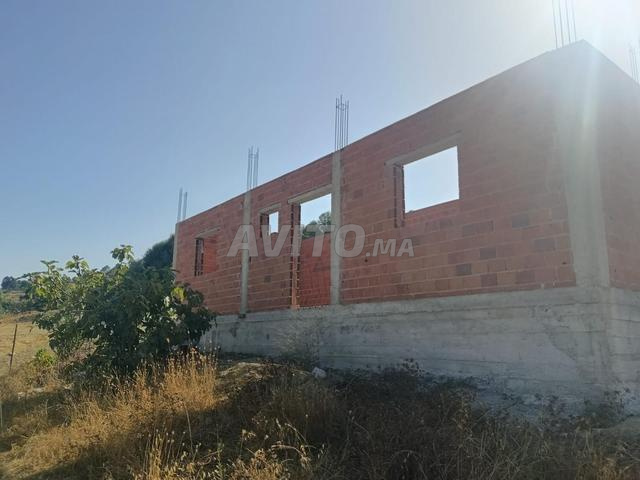 Terrain titré de 509 m² avec maison licenciée et légale inachevée