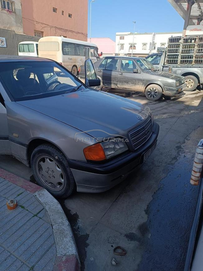 Mercedes-Benz 220 Diesel Manuelle 1997 à Safi