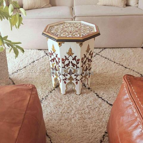 طاولة جانبية بزخرفة - 2