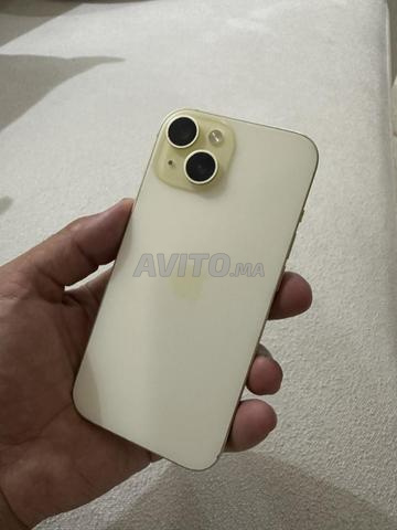 iPhone 15 officiel 128/84 état - 2