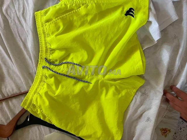 Short neuf taille M, importé - 2