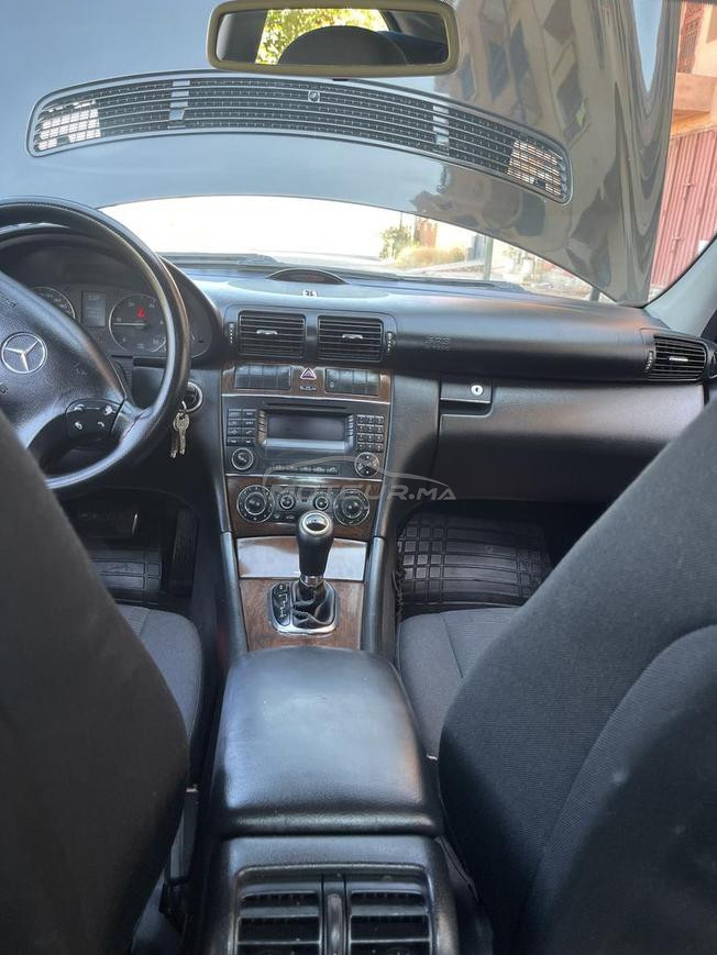 mercedes 220 à vendre en très bonne état 