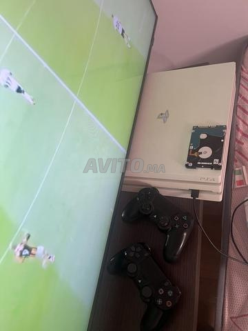 PS4 Pro 500Go et 1To et 2 manettes - 2