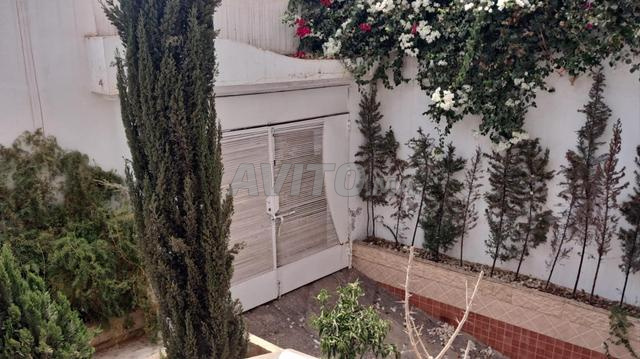 Villa double usage face grande voie
