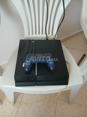 PS4 à vendre avec manette - 2