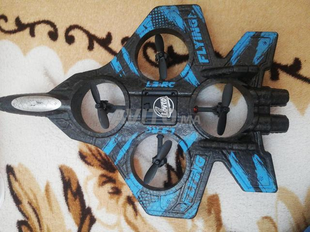Drone à vendre avec chargeur et quatre hélices de rechange - 2