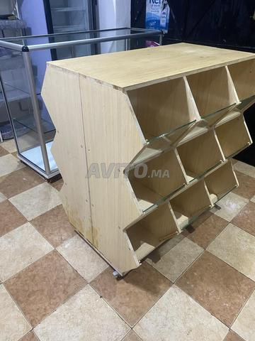 أرفف خشبية لوضع القطاني بحالة جيدة - 2