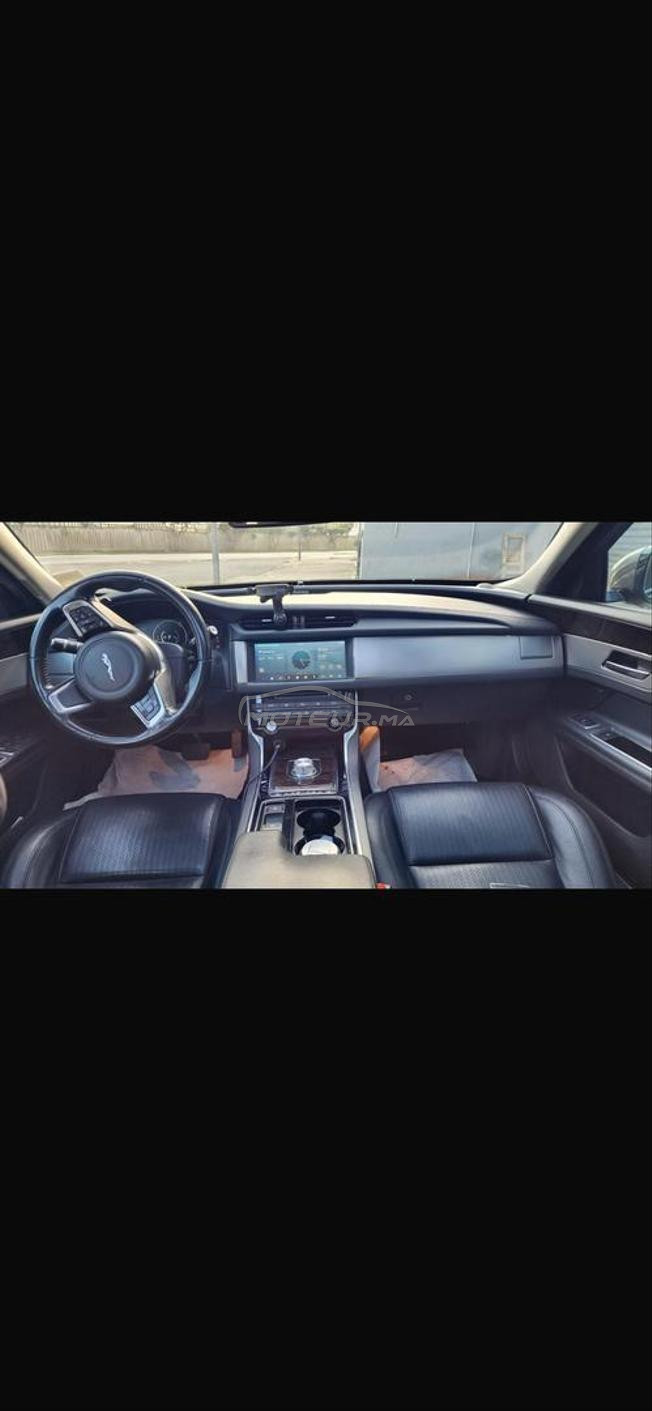je vends ma voiture personnelle une jaguar XF 