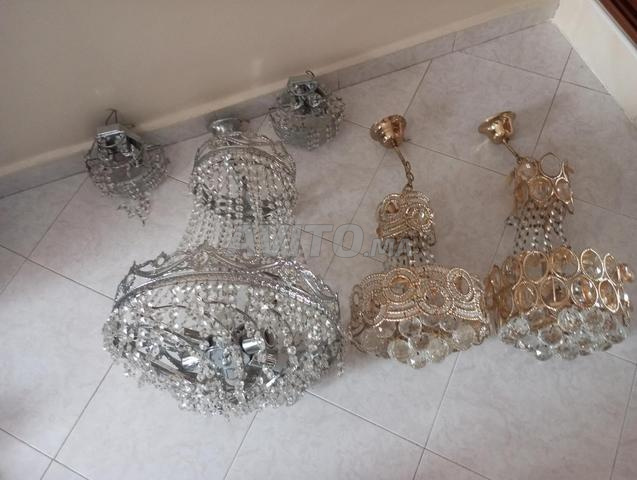مصابيح سقف كريستالية نظيفة جداً