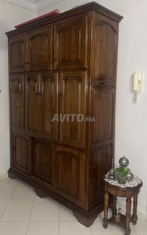Grande armoire en bois massif