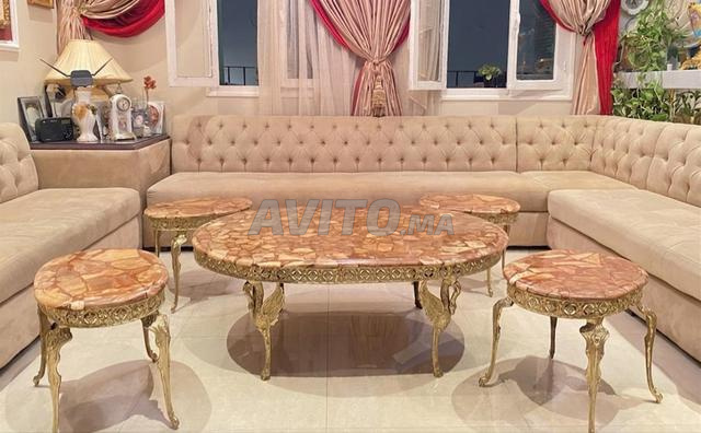 Salon marocain luxueux complet – Tlamets avec marbre et cuivre