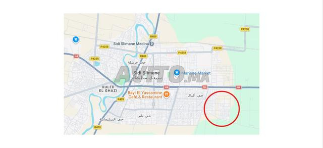 بقعة تجارية بواجهتين وطابقين