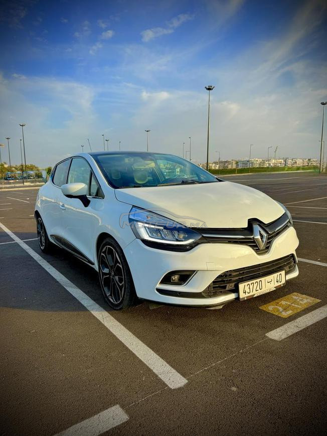 Clio4 Auto 2017 ImportéeNeuve Parking Auto et Toit