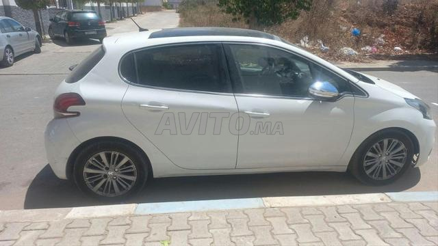 Peugeot 208 - 2