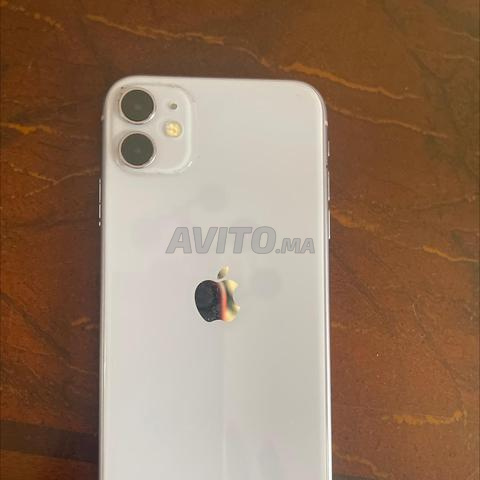iPhone 11, très bon état 64 giga - 2