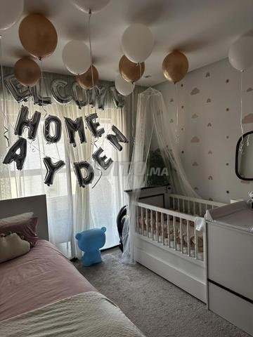 Lit bébé en bois avec commode et tapis de change - 2