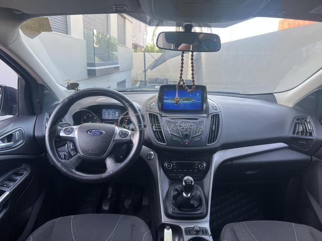 Ford kuga 2 litres diesel model 2014 / 280 000 km
