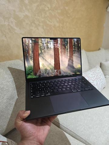 ماك بوك برو M4 512 جيجابايت أسود فضائي جديد