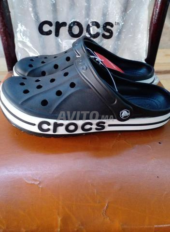 Chaussures Crocs.. couleur noir. 40/45 - 2