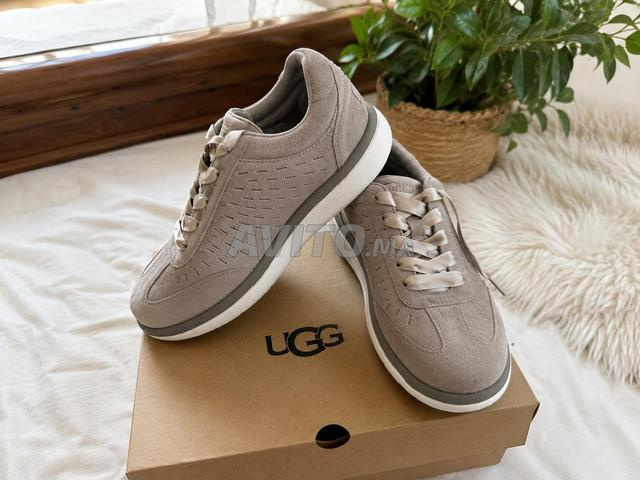 UGG – أحذية رياضية رمادية/بني فاتح 🤍 - 2