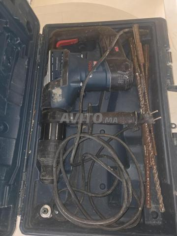 هذه المثقاب SDS-max هي Bosch Professional