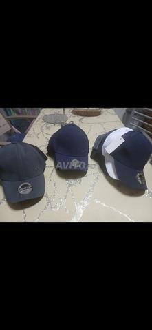 49 casquettes neuves à vendre - 2