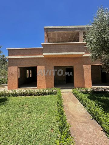 Villa Titrée 1000m² semi finie 5 Chambres avec puits - 2