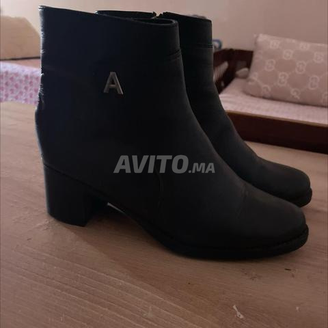 Bottes à talons en cuir noir en bon état