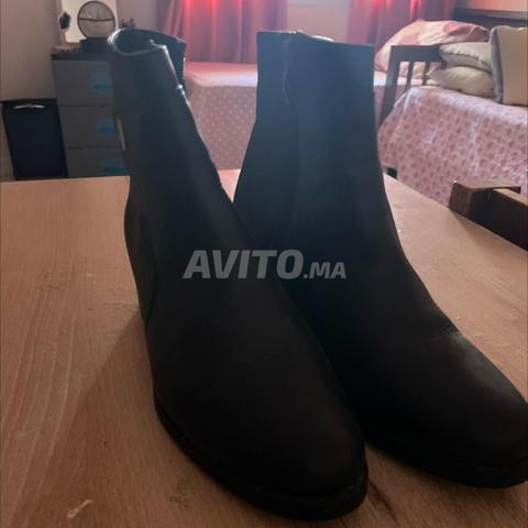 Bottes à talons en cuir noir en bon état - 2