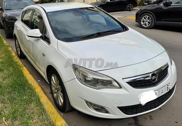 Opel Astra Cosmo 2012 1ère main - 2