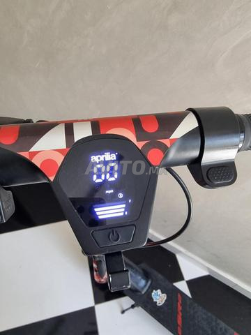 Trottinette électrique Aprilia eSR2 - 2