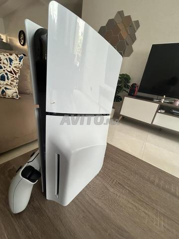 PS5 Slim édition disque en très bon état et FC24 - 2