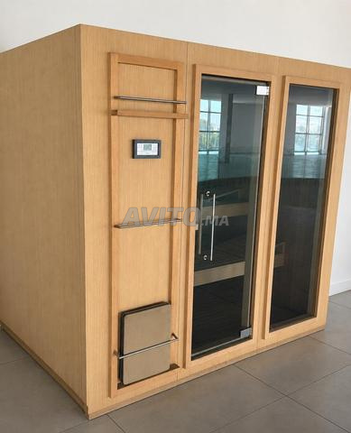 Cabine sauna en bois avec porte vitrée