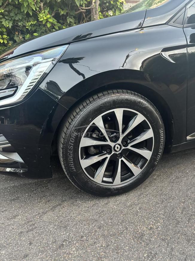 clio5 automatique 2023 essence