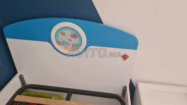 سرير مع طاولة السرير - 2