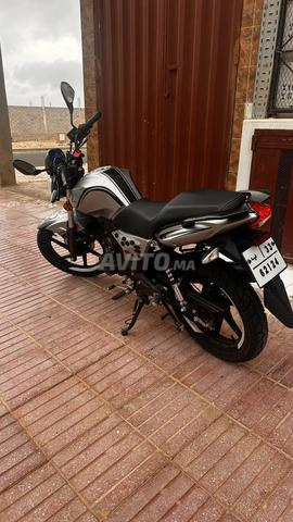 Moto QJ, 125cm3 en très bon état - 2